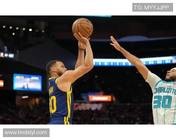 勇士与猛龙激战正酣比赛直播360全景呈现精彩瞬间