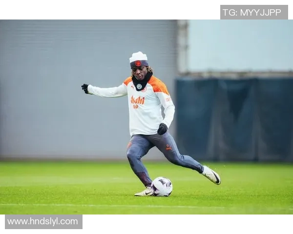 曼城与曼联激战正酣比分揭晓引发球迷热议与期待