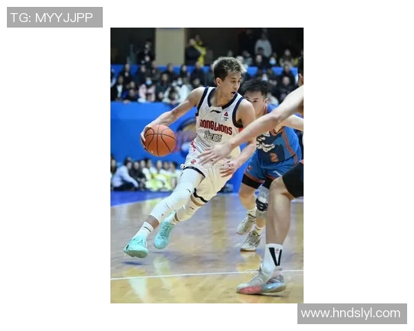 郭艾伦领衔中国男篮新征程展现青春力量与拼搏精神