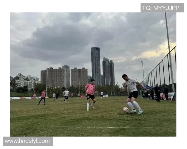 福冈黄蜂迎战横滨飞翼争夺联赛关键三分的精彩对决