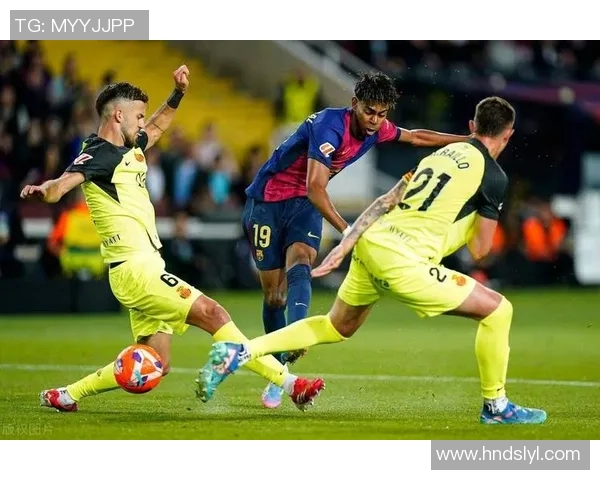 巴萨主场迎战格拉纳，争夺西甲积分榜关键胜利之战